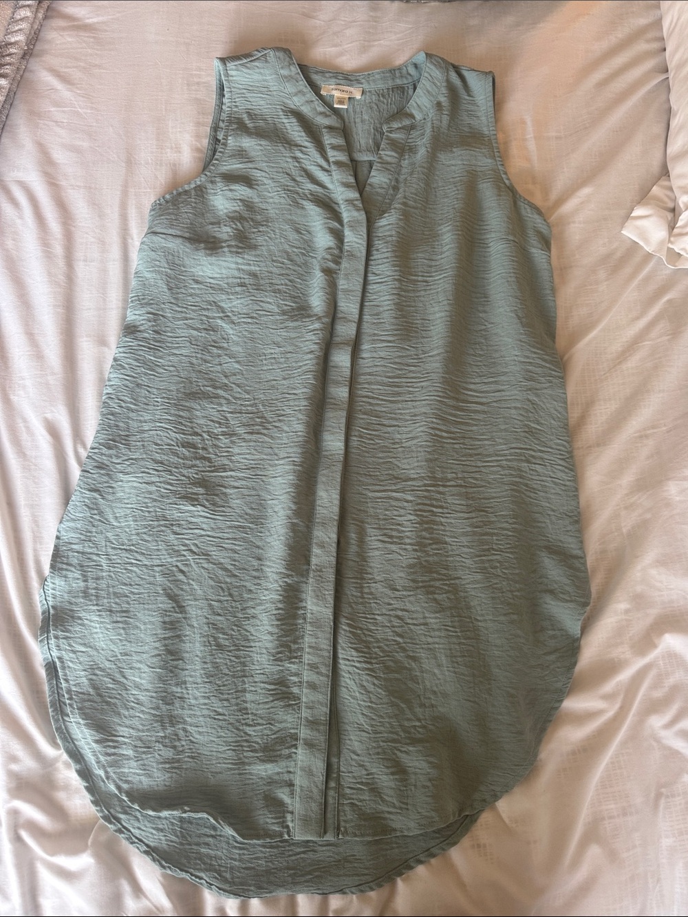 Sleeveless V-Neck Tunic Tank in Sage Green - Unbranded